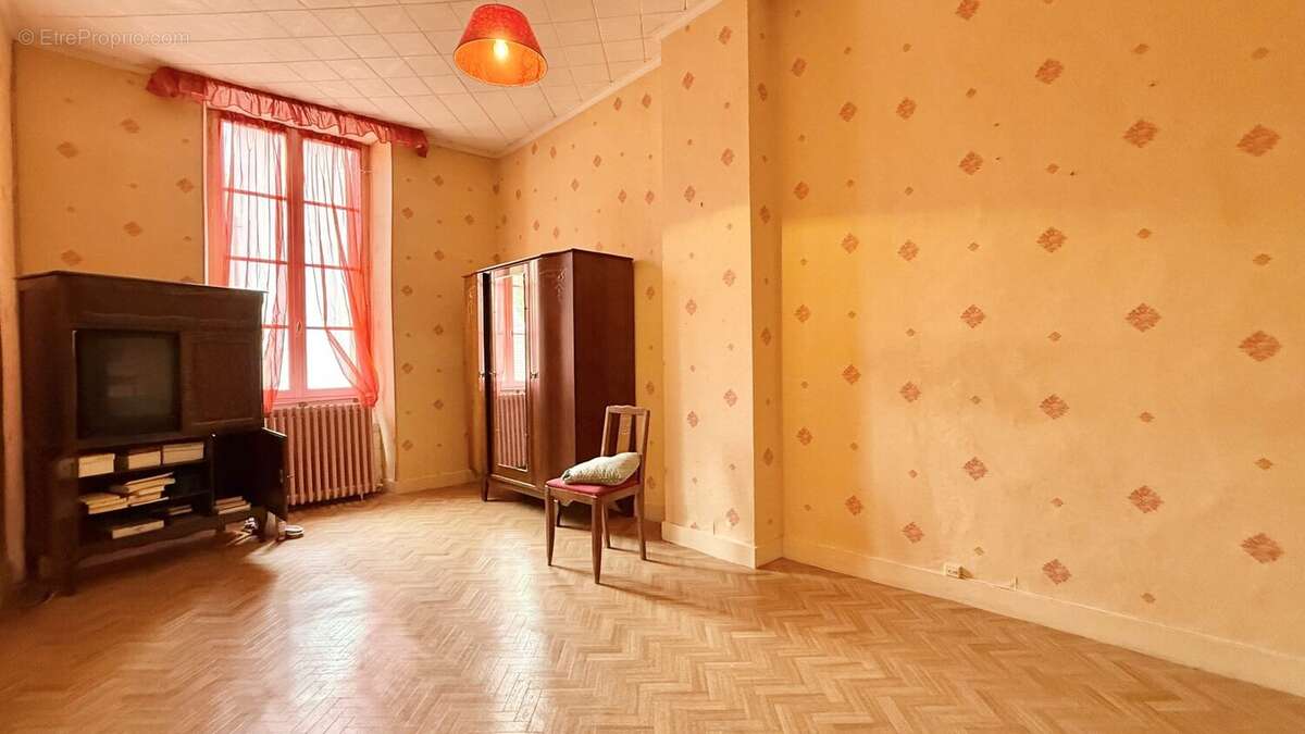 Maison à BONNETABLE