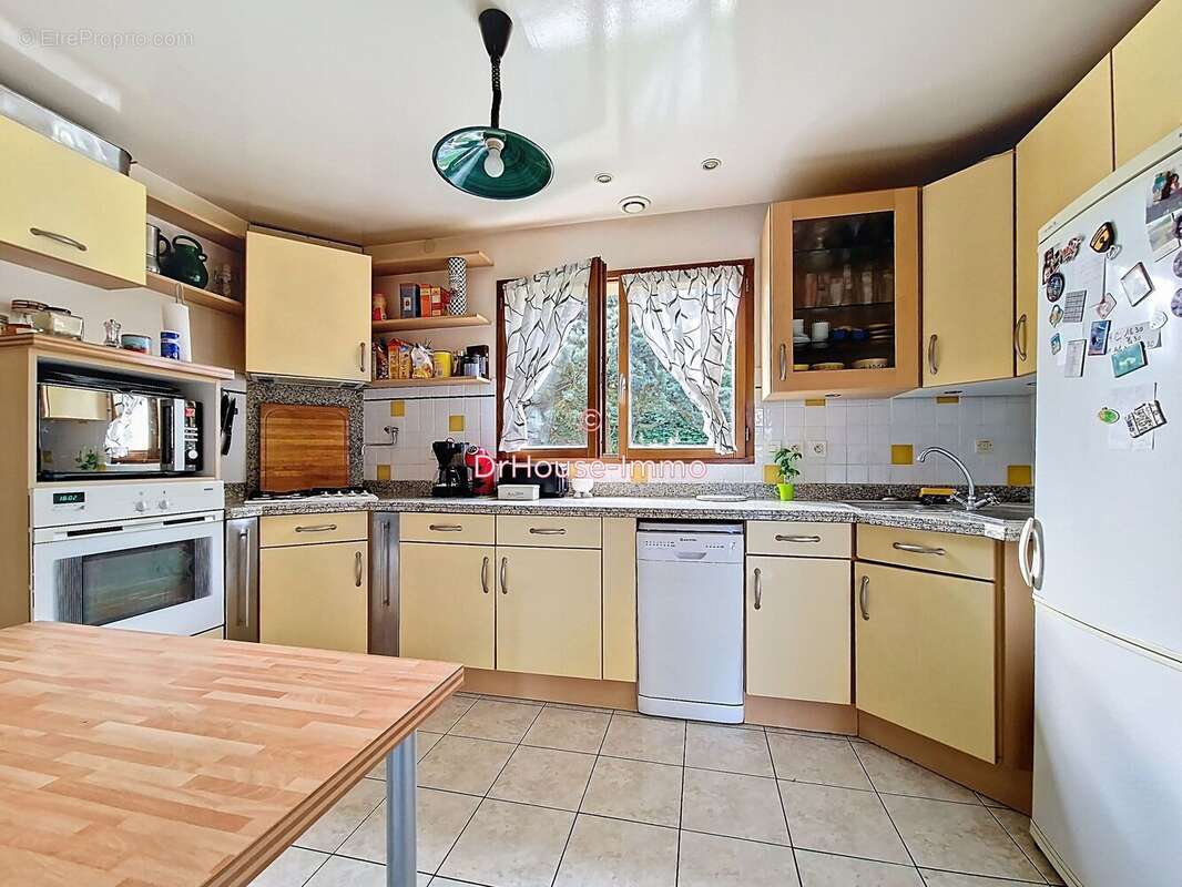 Maison à LES CLAYES-SOUS-BOIS