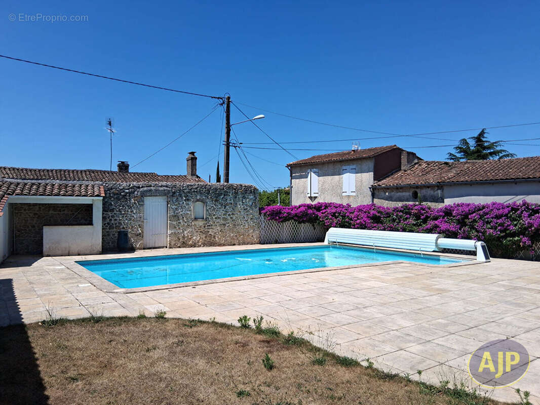 Maison à SAINT-ESTEPHE