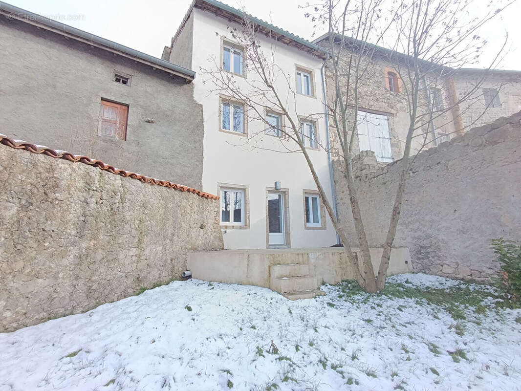 Autre à SAINT-PIERRE-DU-CHAMP