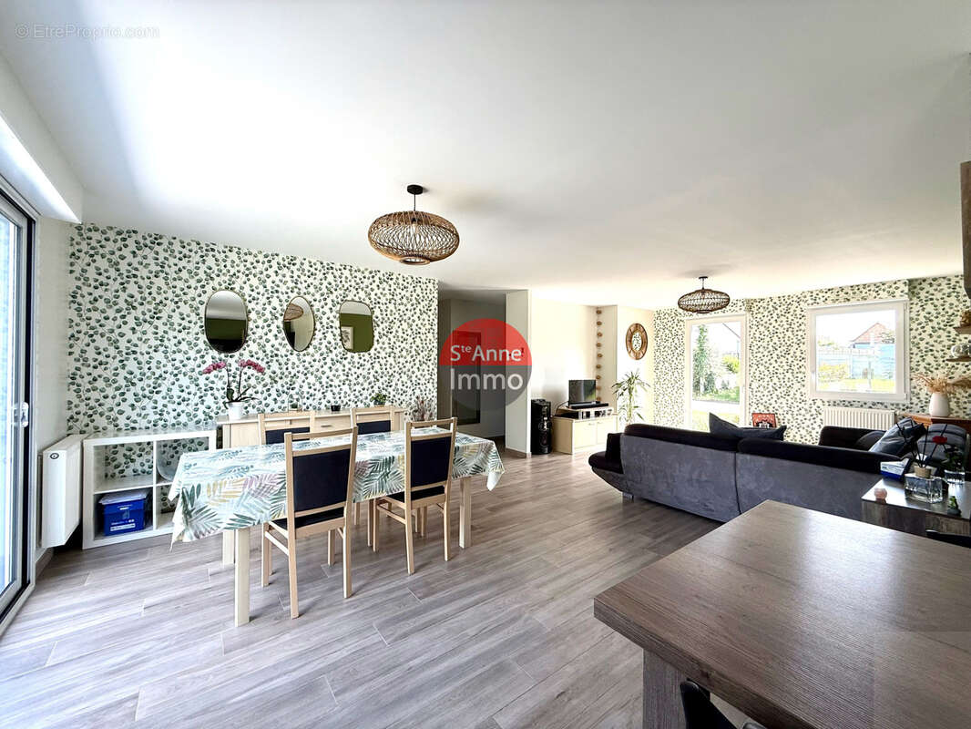 Vrely - pavillon individuelle - 106m2 - plain pied - 3 chambres - garage - jardin - cour - terrasse - photo 3