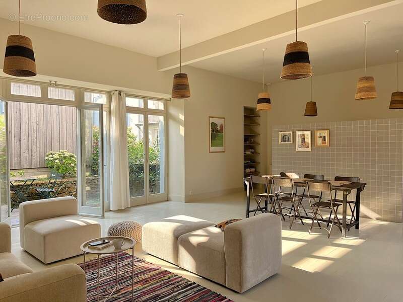 Ile aux moines, coeur de bourg, ancienne ecole transformee en habitation, 4 chambres, 748800€ fai - photo 5