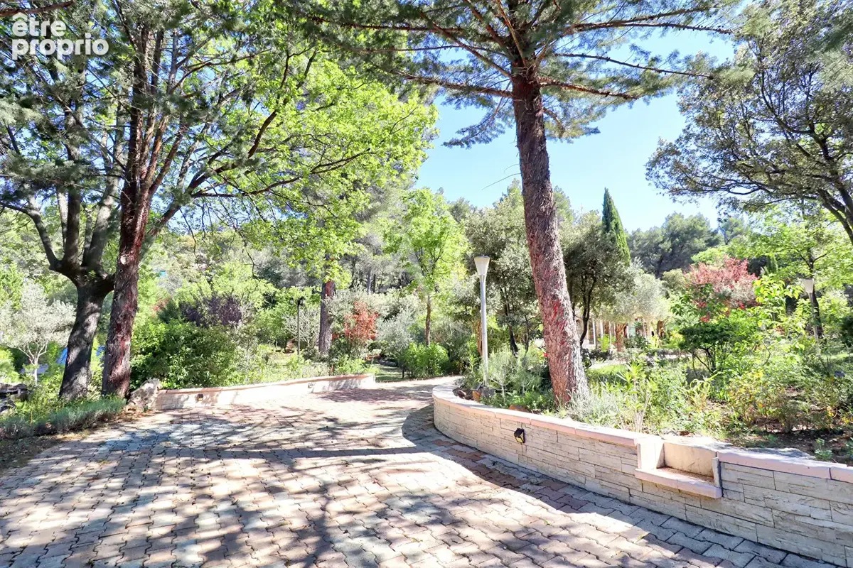 Villa au calme sans vis a vis avec piscine au coeur de son parc arbore avec forage et eau de ville - photo 7