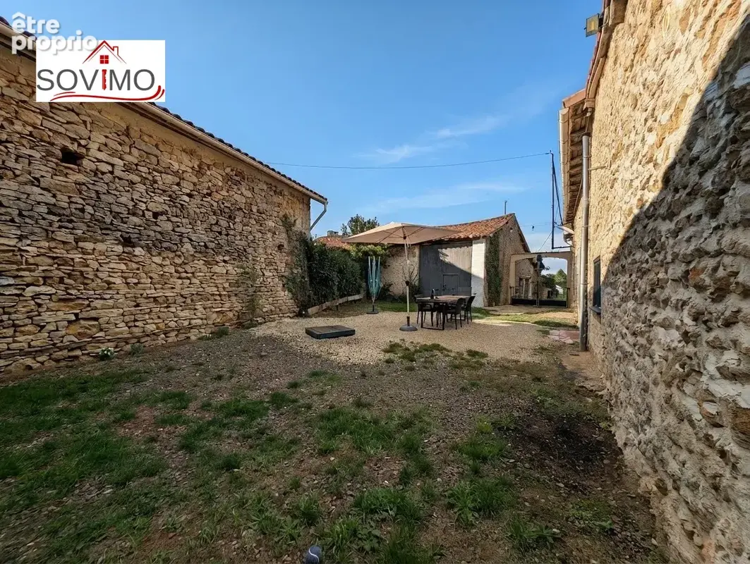 En campagne, jolie maison charentaise avec grange et terrain attenants de 5439 m2 - photo 19