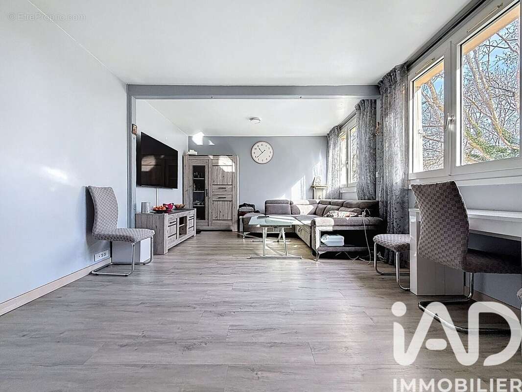 Photo 3 - Appartement à SAINT-GERMAIN-LES-ARPAJON