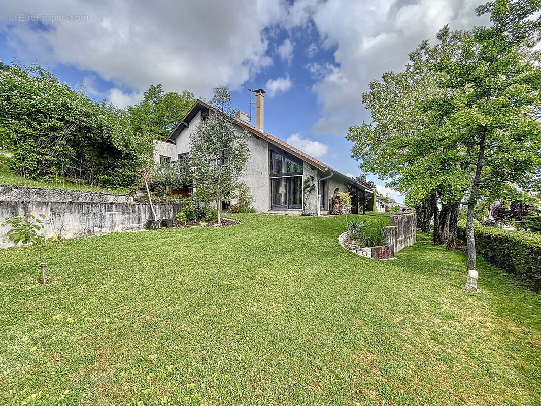 Maison à CORCELLES-LES-MONTS