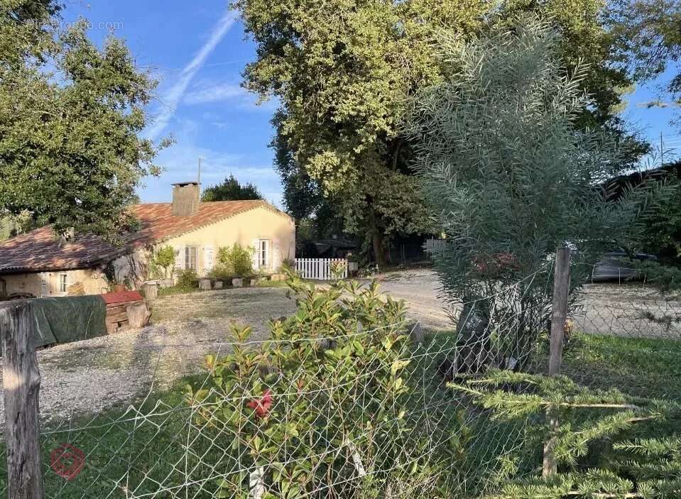 Maison à LARROQUE-SAINT-SERNIN