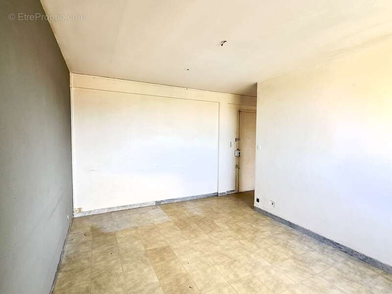 Exclusivité – t2 dernier étage avec balcon et vue dégagée ville&collines&pointe mer – résidence bellevue – marseille 9ᵉ - photo 8