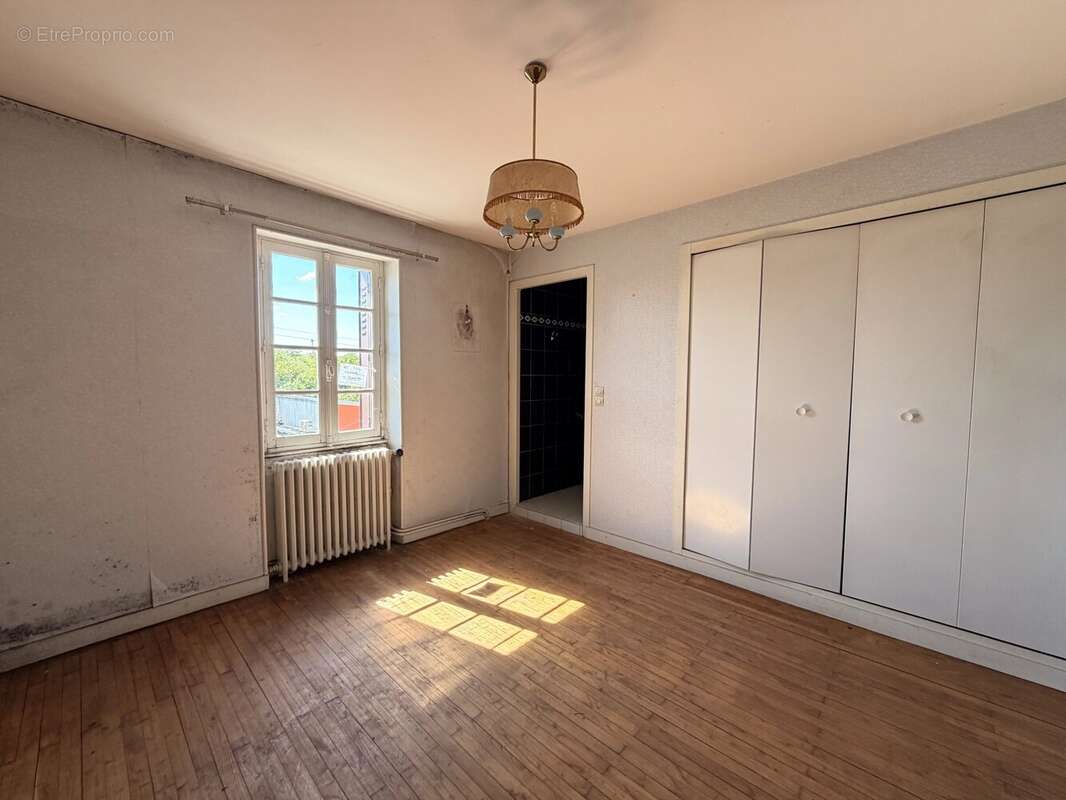 Maison de ville avec garage et beau potentiel au cœur de Ruffec - photo 14