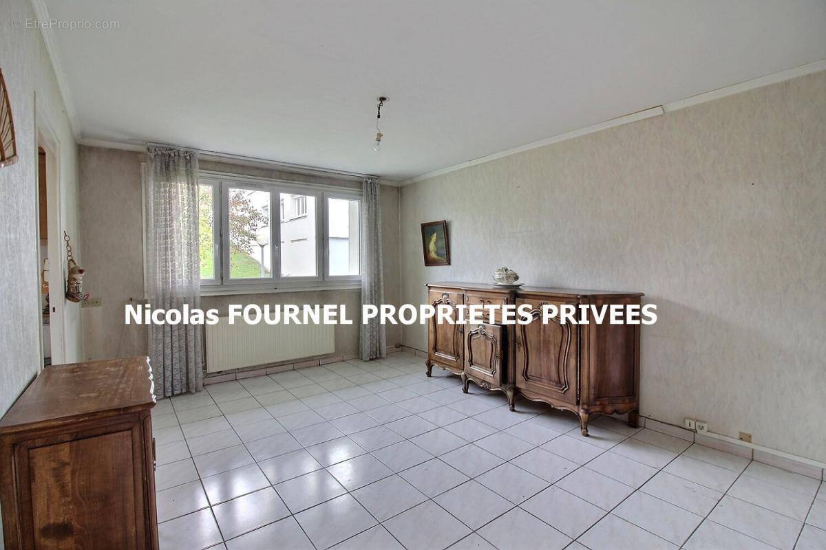 Appartement à SAINT-PRIEST-EN-JAREZ