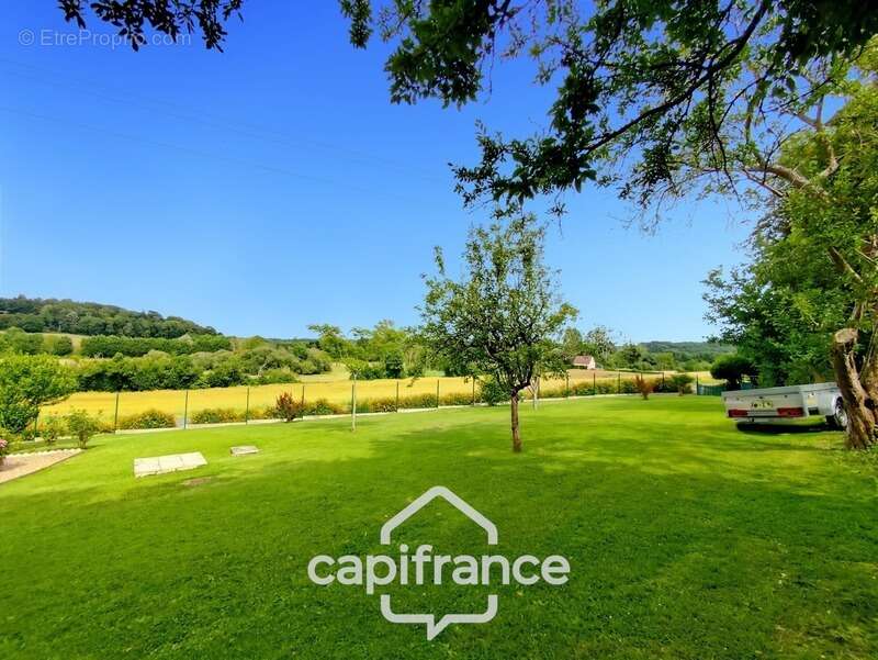Maison à vendre 5 pièces LA CHAPELLE HUON (72)  -  Terrain 1648 m²  - - photo 4
