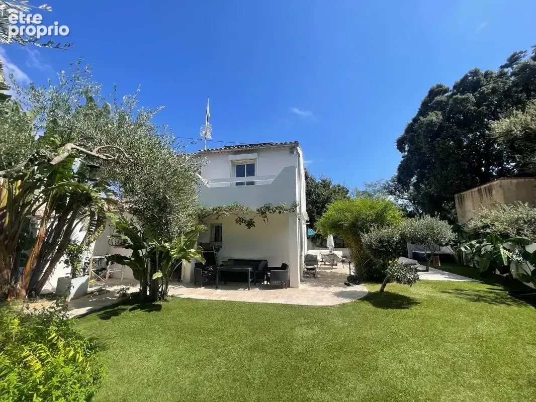 A vendre la seyne sur mer 83500 quartier sud tres belle villa avec piscine 4 chambres - photo 4