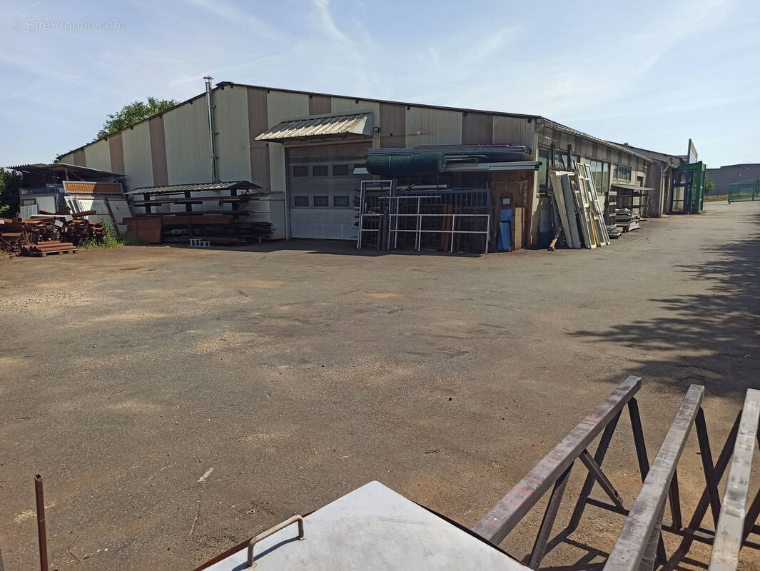 Commerce à AIXE-SUR-VIENNE