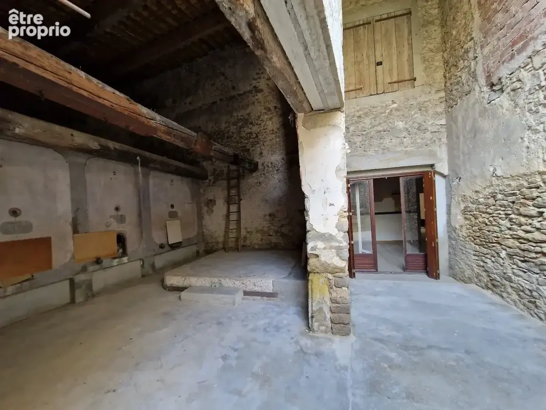 Maison de village en pierre 2 faces de type 3/4 avec remises et cour attenantes - photo 18