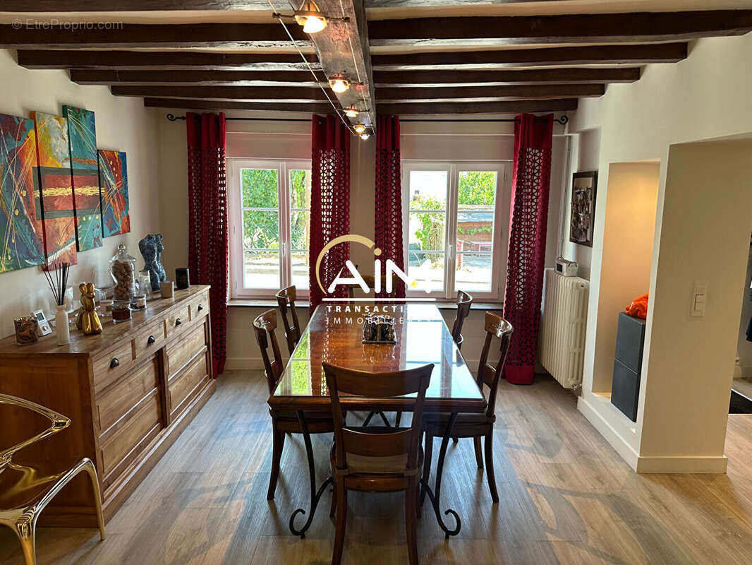 Maison à SAINT-ANTOINE-DU-ROCHER