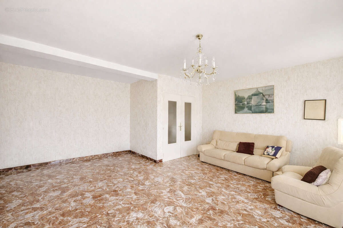 Maison à OZOIR-LA-FERRIERE