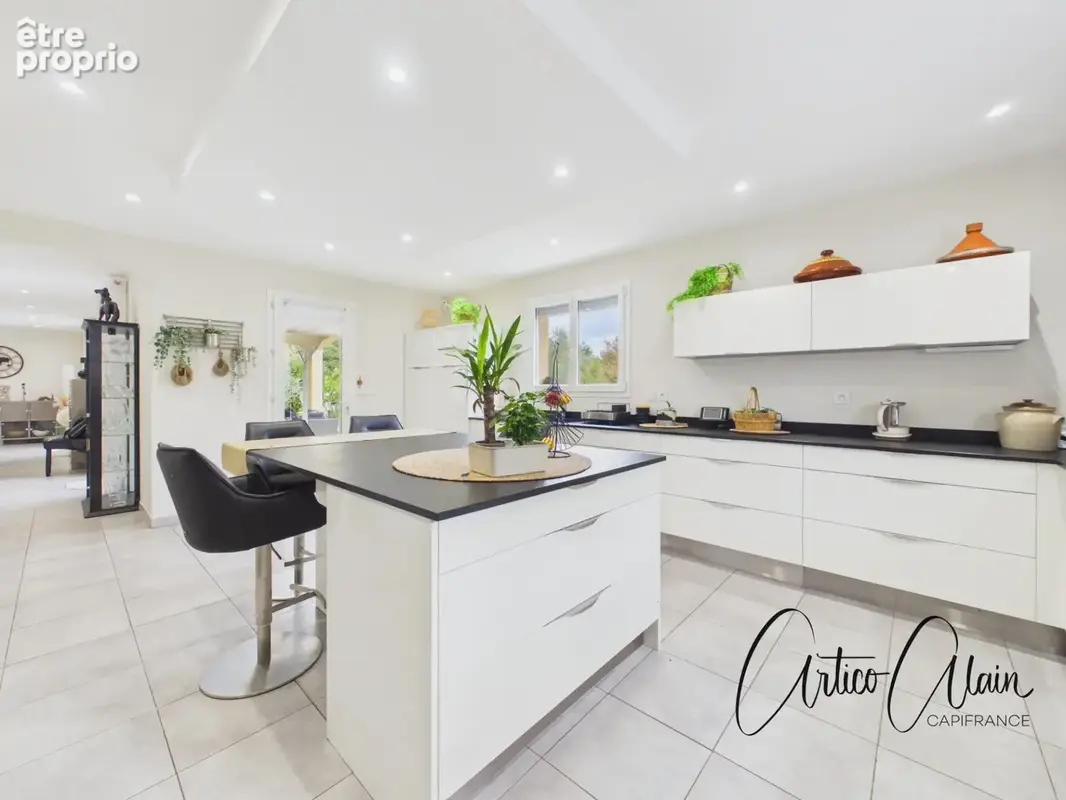 Maison de plain-pied 200 m² avec appartement indépendant et piscine - photo 6