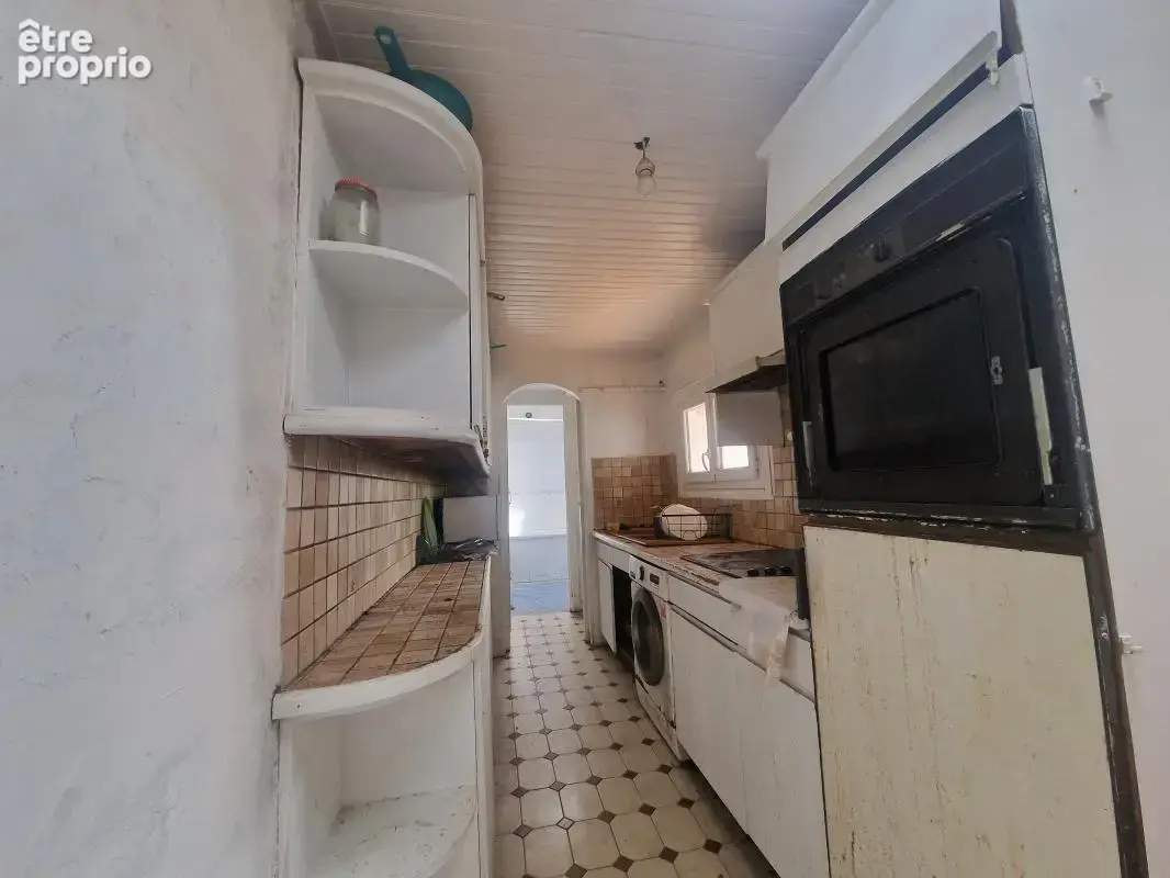 Maison à rénover en fond de parcelle de 240m² de terrain. Idéalement située à moins de 10 minutes à pied de la gare, cette maiso - photo 9