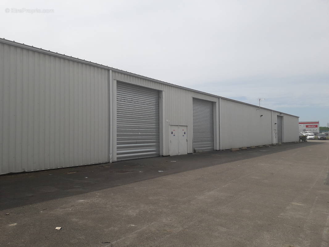 Ensemble immobilier d'activités/stockage avec bureaux - photo 2