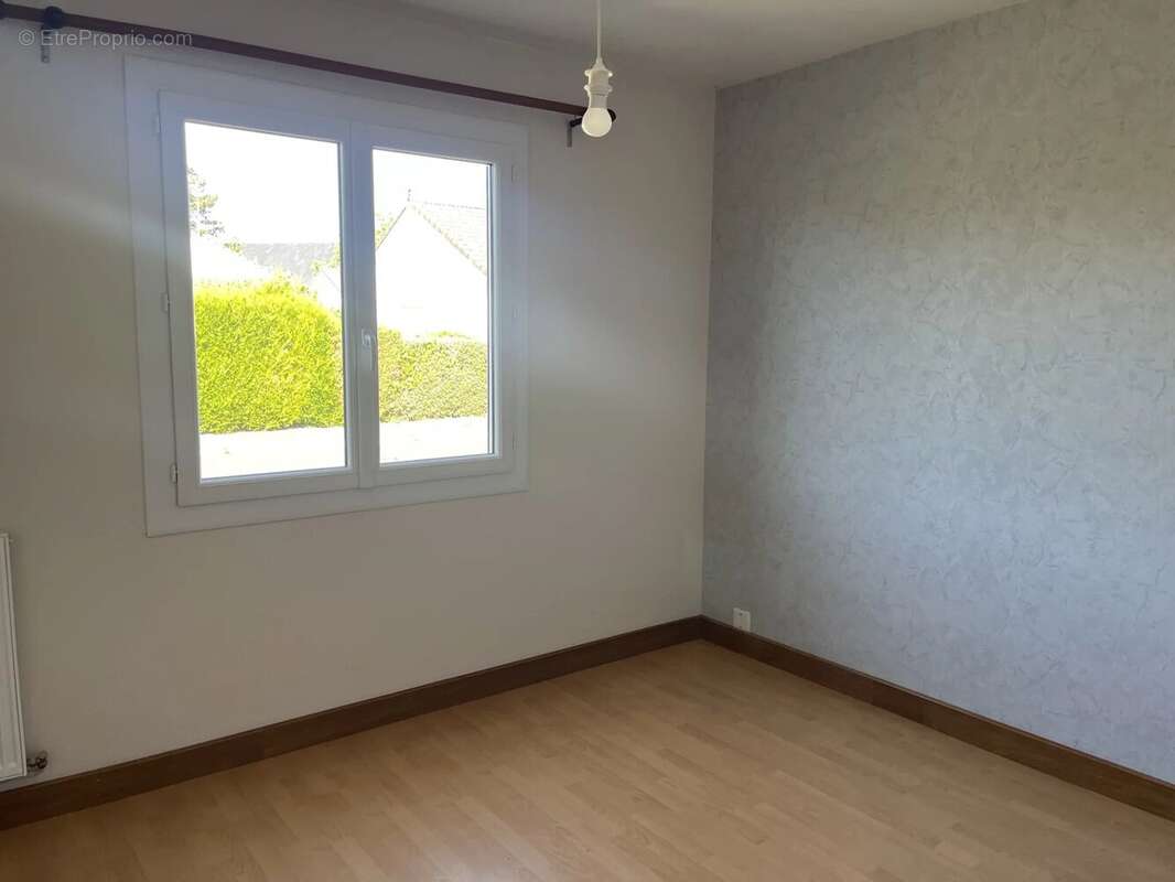 quartier saint Acheul / plain pied / garage + accès terrain - photo 10