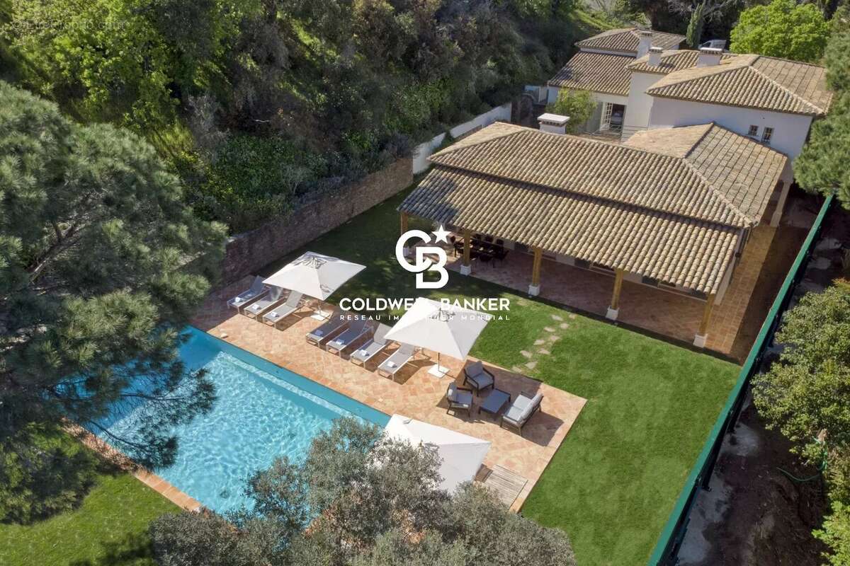 À Ramatuelle, entre authenticité et élégance, un mas provençal d’exception - photo 22