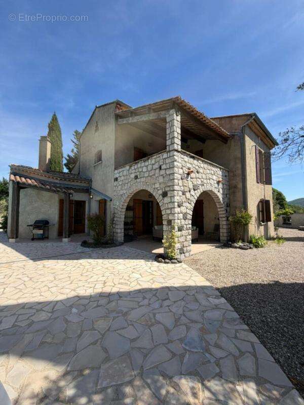 Maison à ALBA-LA-ROMAINE