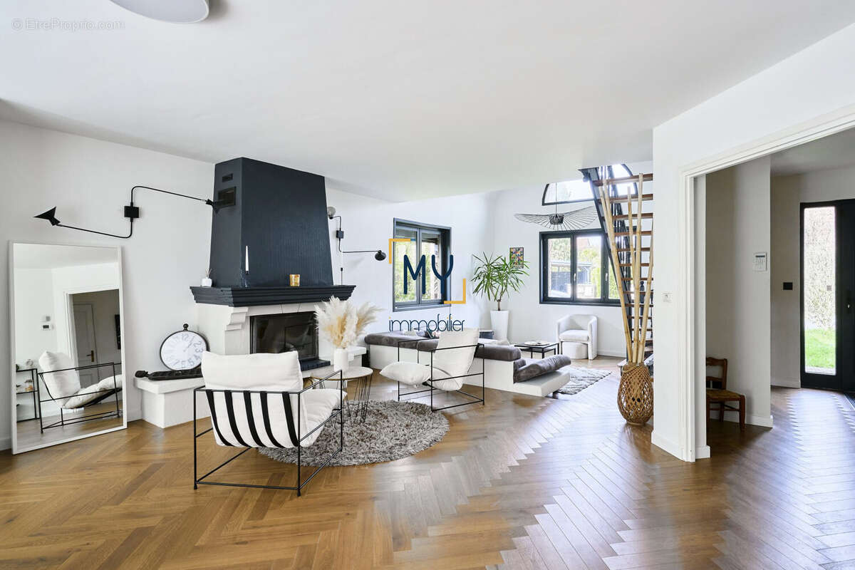 SALON - Maison à vendre - 5/6 pièces - 168 m² - Hem (Maison individuelle - semi plain pied) - Maison à HEM
