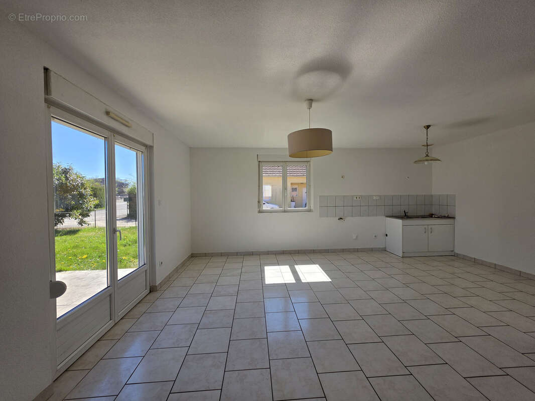 Maison 4 Chambres 133m2 LURE sur 5 ares 29 centiares de terrain - photo 4