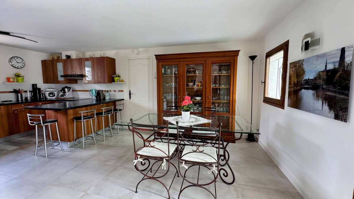 Maison à CHATEAUNEUF-LE-ROUGE