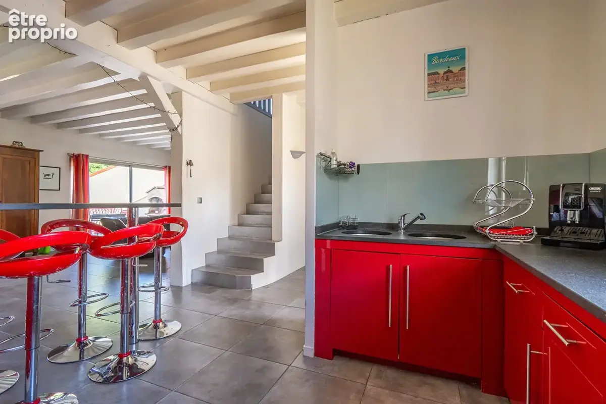 Bègles Proche Barrière - Maison de 188m² avec jardin et garage - photo 9