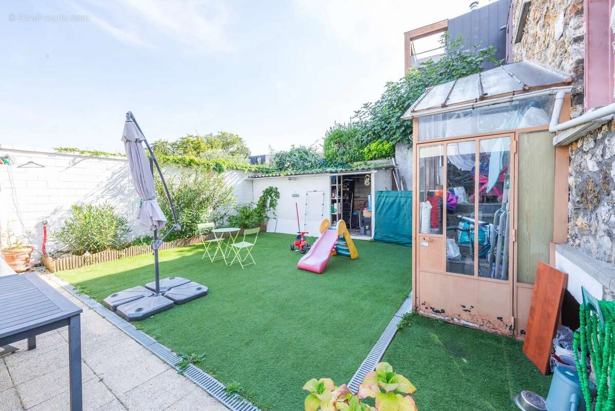 Maison à ISSY-LES-MOULINEAUX