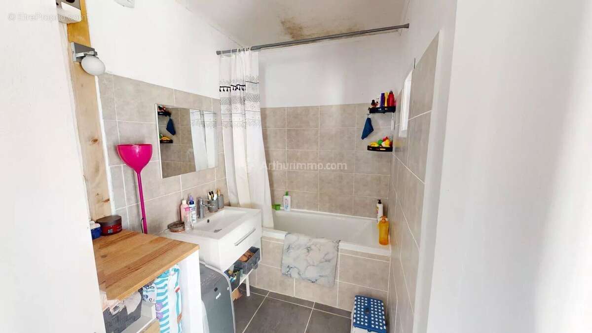 Maison à SAINT-JEAN-DE-BOURNAY