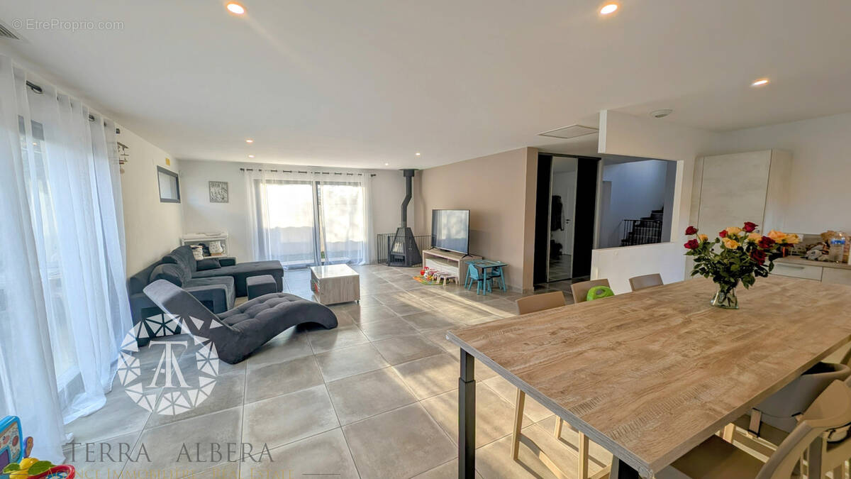 Maison à LAROQUE-DES-ALBERES