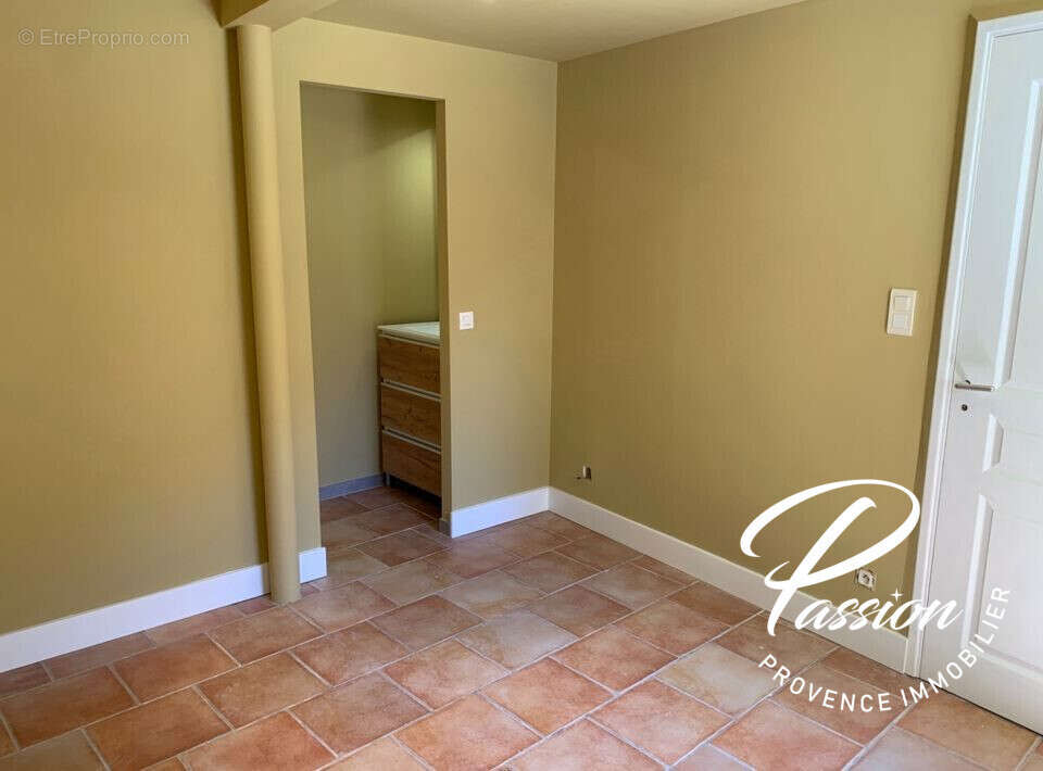 Appartement à MAILLANE