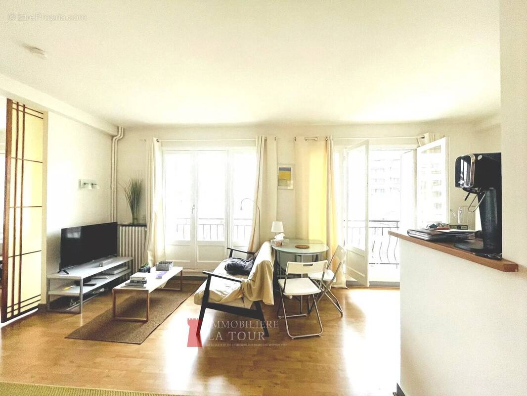 Appartement à PARIS-16E