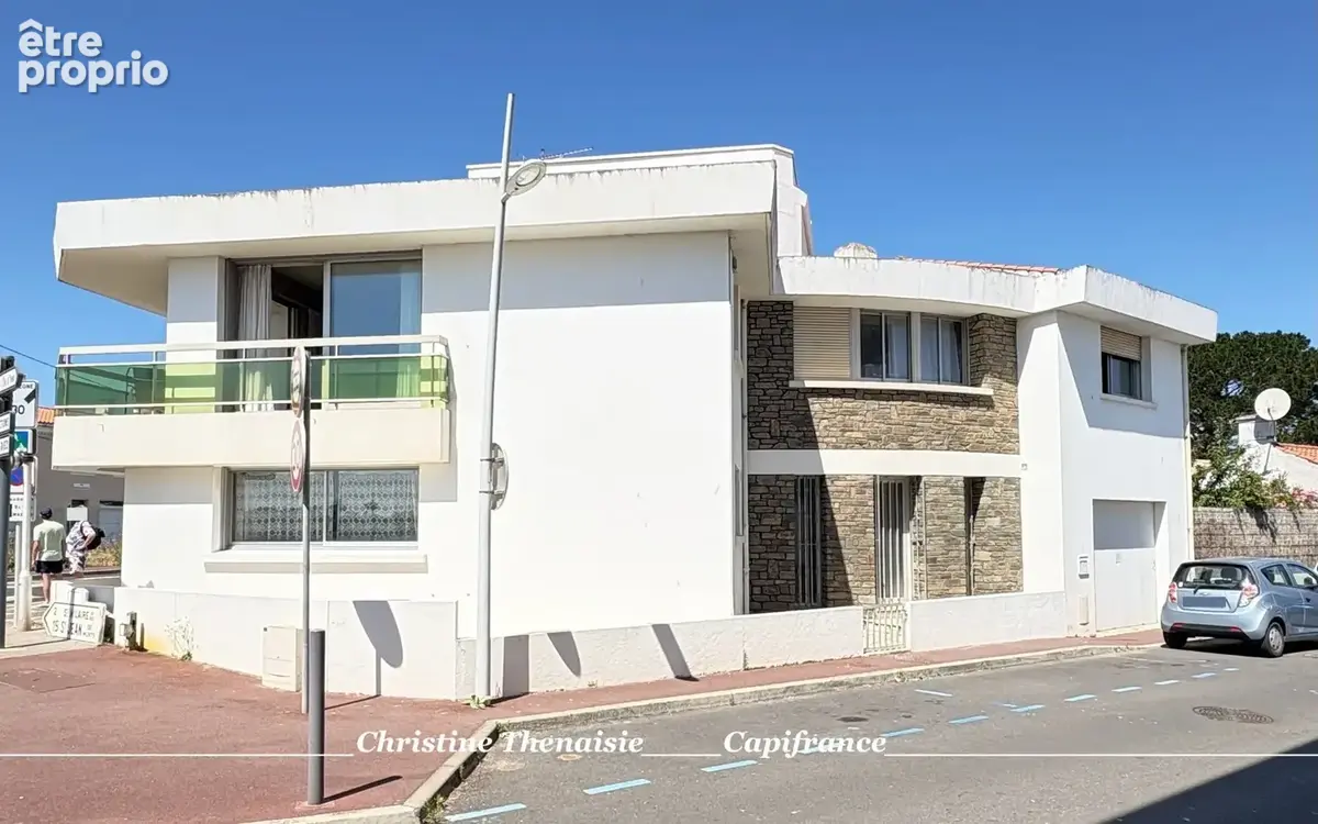 Maison à vendre 8 pièces VUE MER et PORT, Garage, à 5OO m. de la plage de Boisvinet SAINT GILLES CROIX DE VIE (85) - photo 2