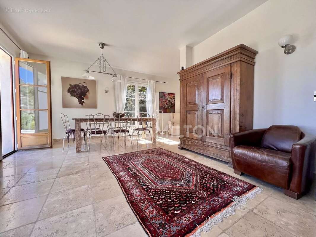 Maison à CHATEAUNEUF-GRASSE