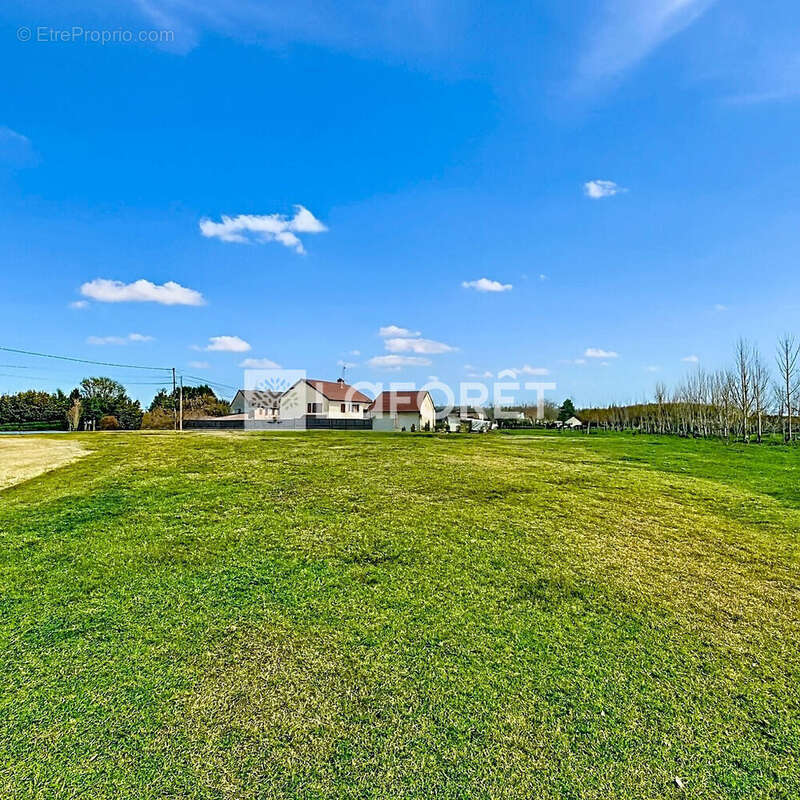 Terrain à PERRIGNY-SUR-L'OGNON