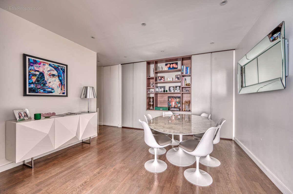 Appartement à PARIS-16E