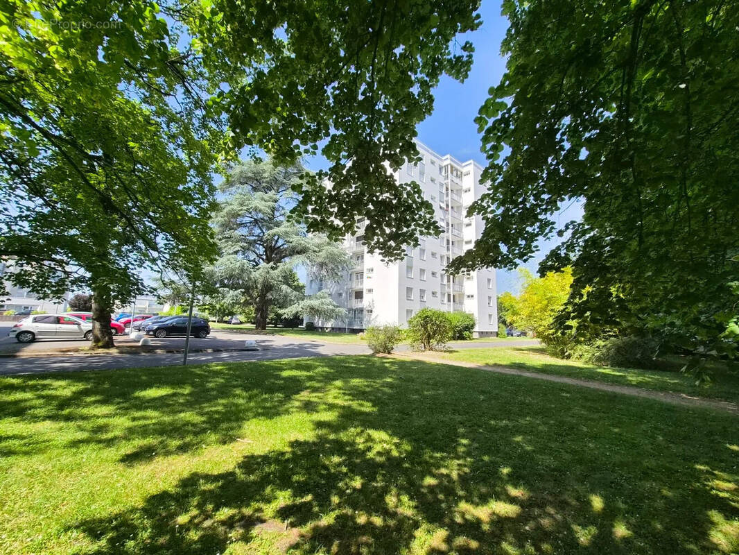 Appartement à LA CHAPELLE-SAINT-MESMIN