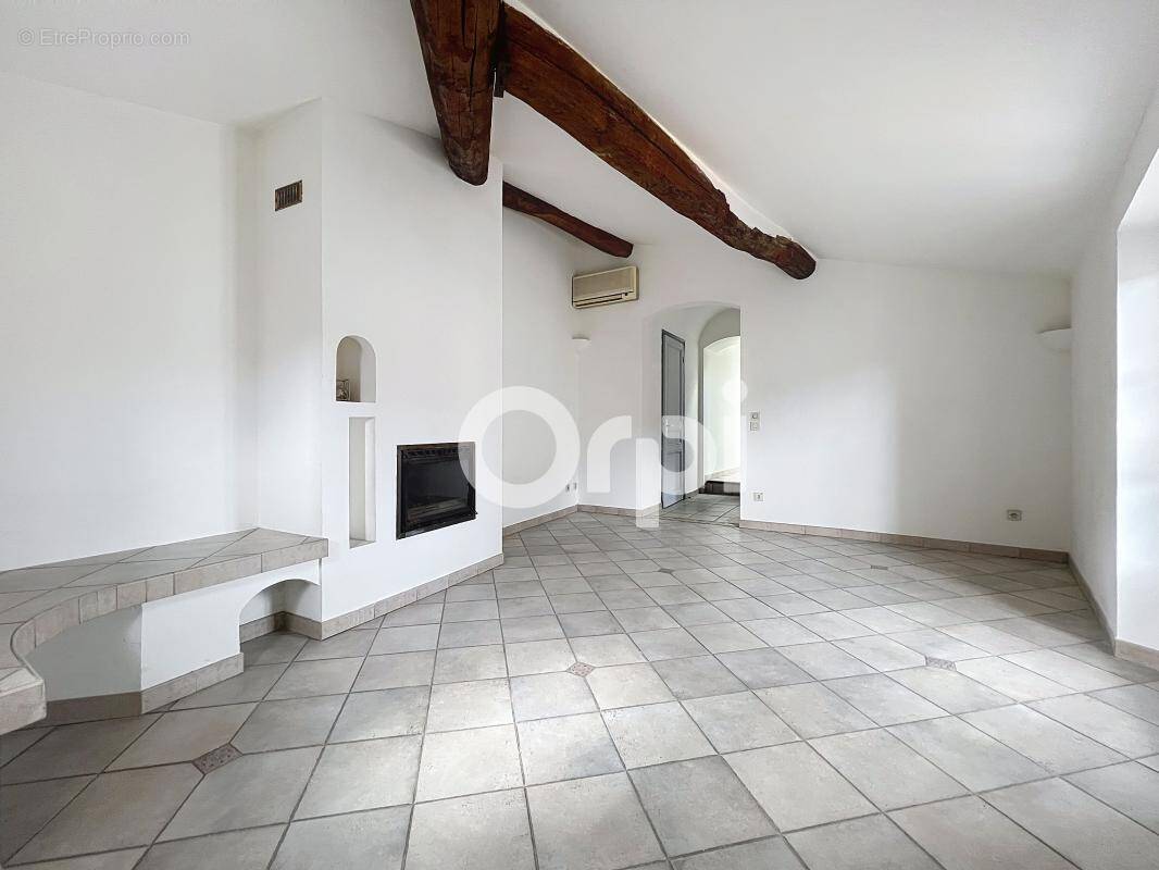 Appartement à ROQUEBRUNE-SUR-ARGENS