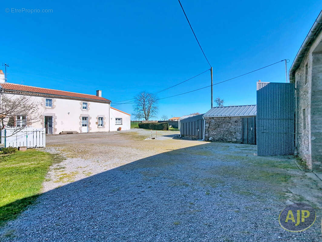 Maison à VIEILLEVIGNE