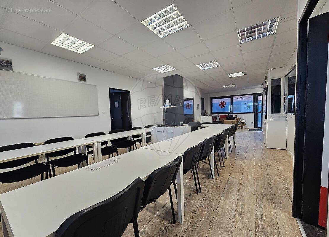 Commerce à DOMPIERRE-SUR-MER