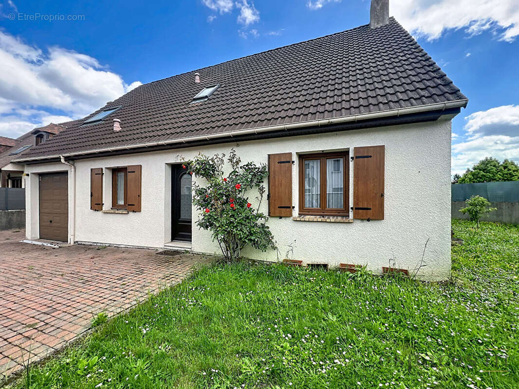 Maison à MAGNY-LES-HAMEAUX