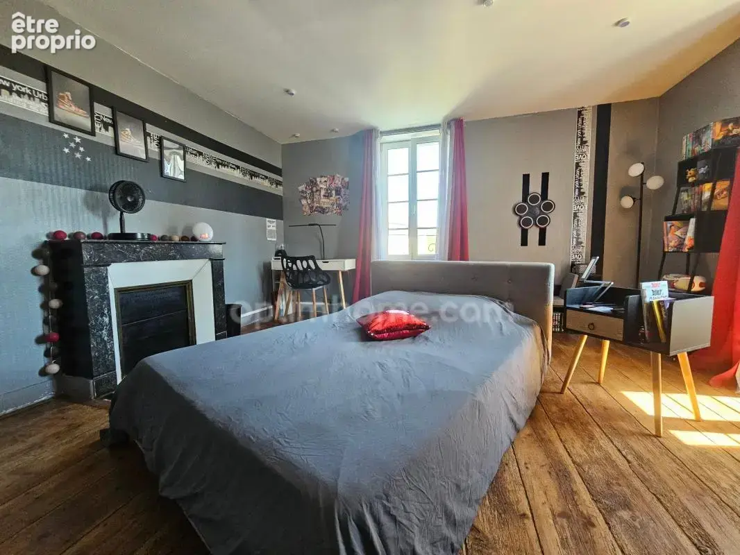 Maison de caractère rénovée (264 m²) – 5 Chambres et bureaux Charme, volumes et confort HIERSAC (16) - photo 2