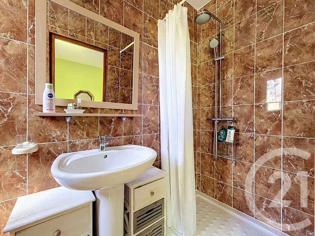 Maison 155 m² à Santa-Lucia-Di-Moriani  - photo 17