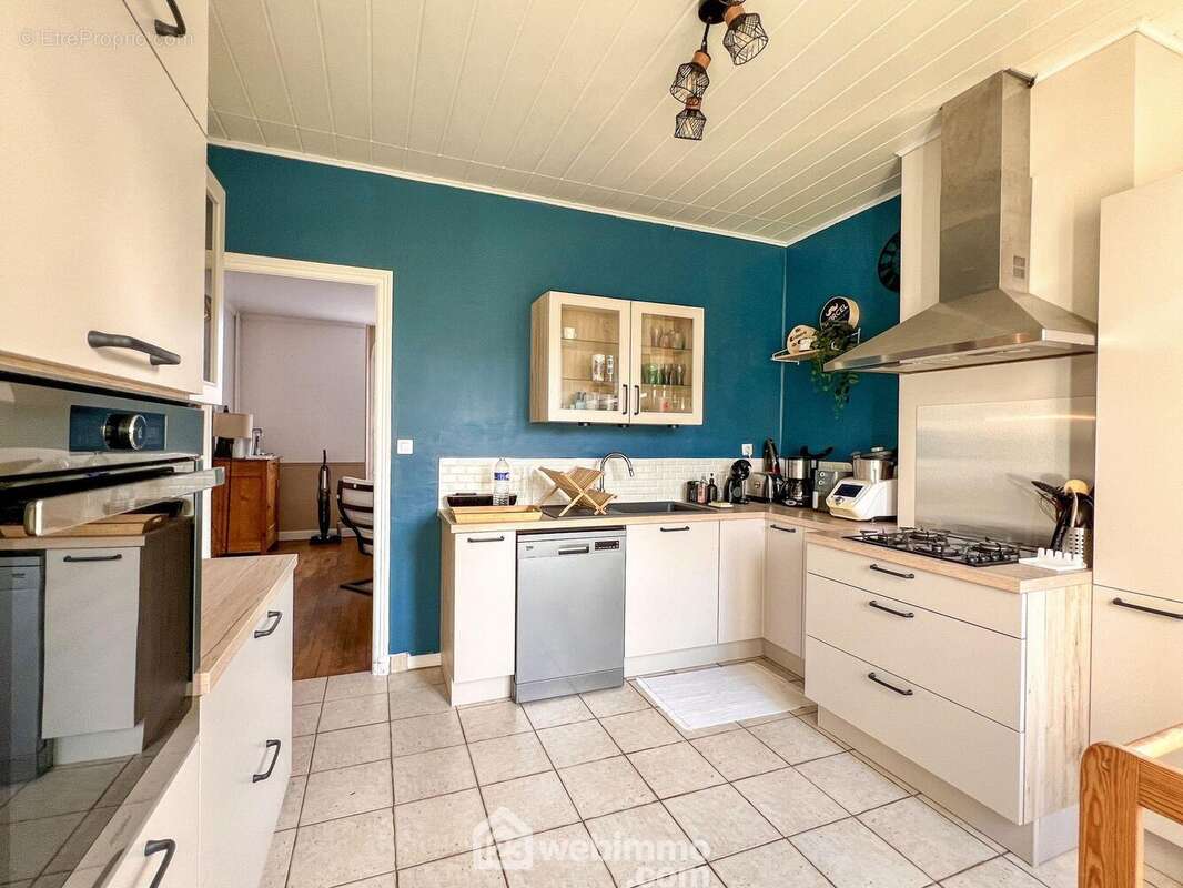 Cuisine équipée récente - Maison à VERDUN