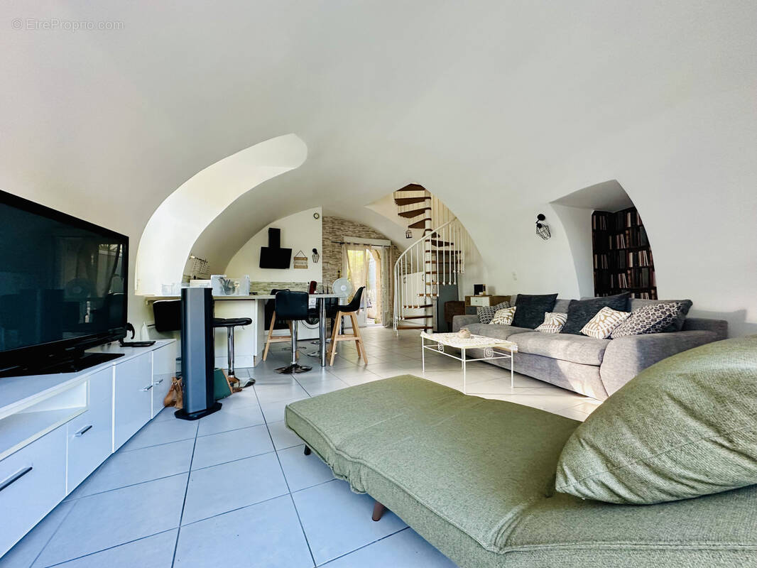 Appartement à LATTES