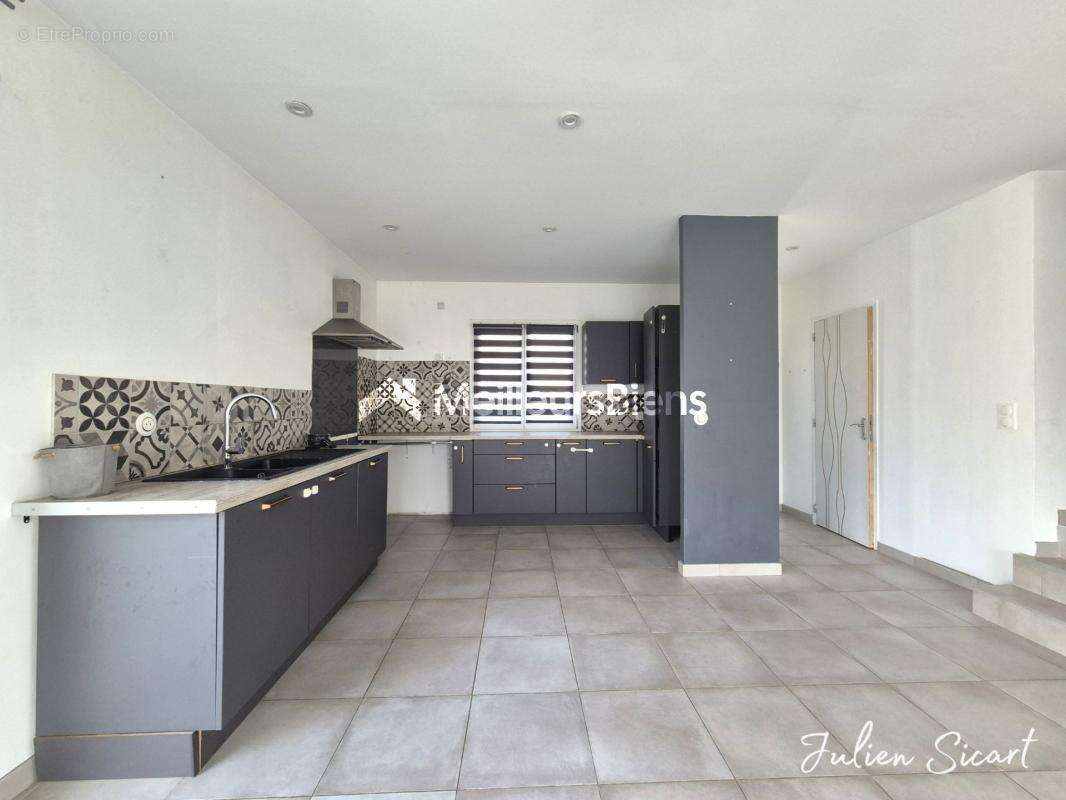 Maison à PEZILLA-LA-RIVIERE