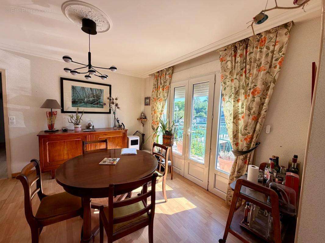 Maison de 8 pièces de 141 m² à La Chapelle-Saint-Laurent - photo 4